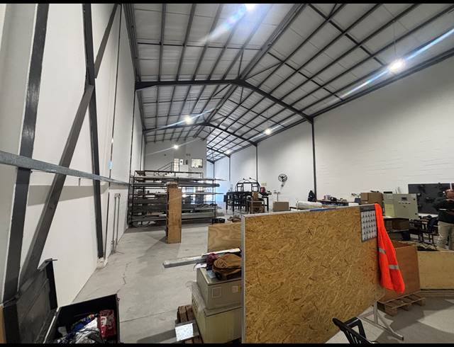 500M² WAREHOUSE TO LET IN FIRGROVE